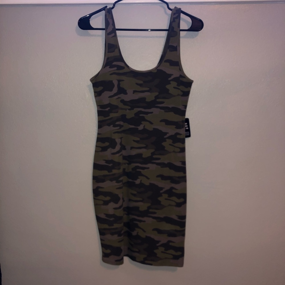NWT Express camo dress size xs